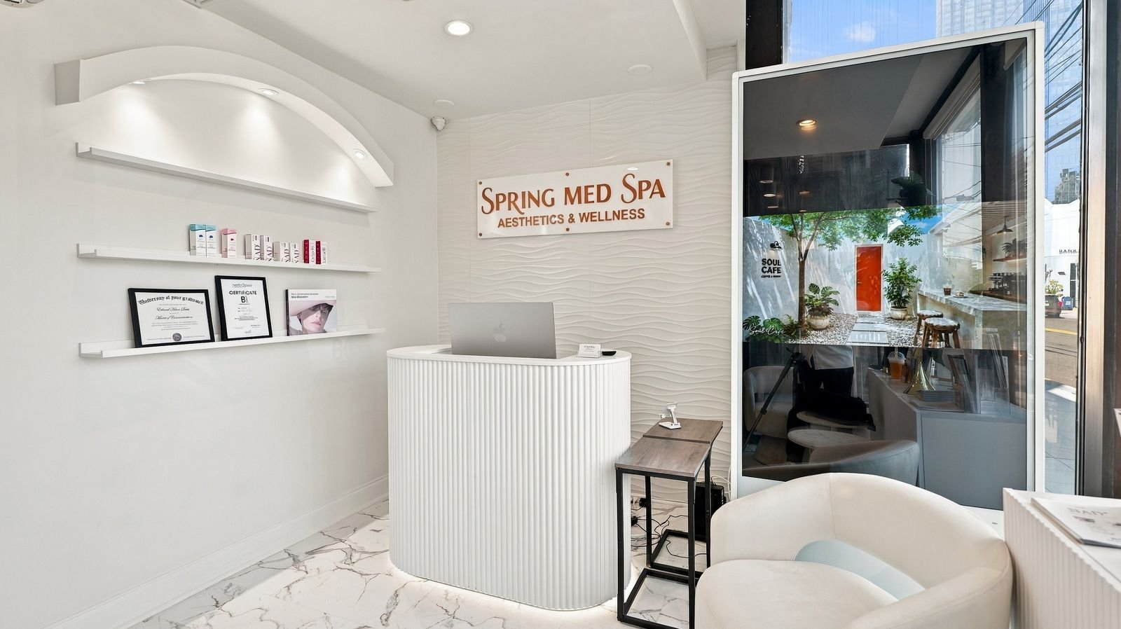 Reception and lounge